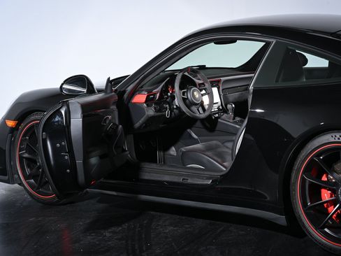 Used 2018 Porsche 911 GT3 RWD image 13