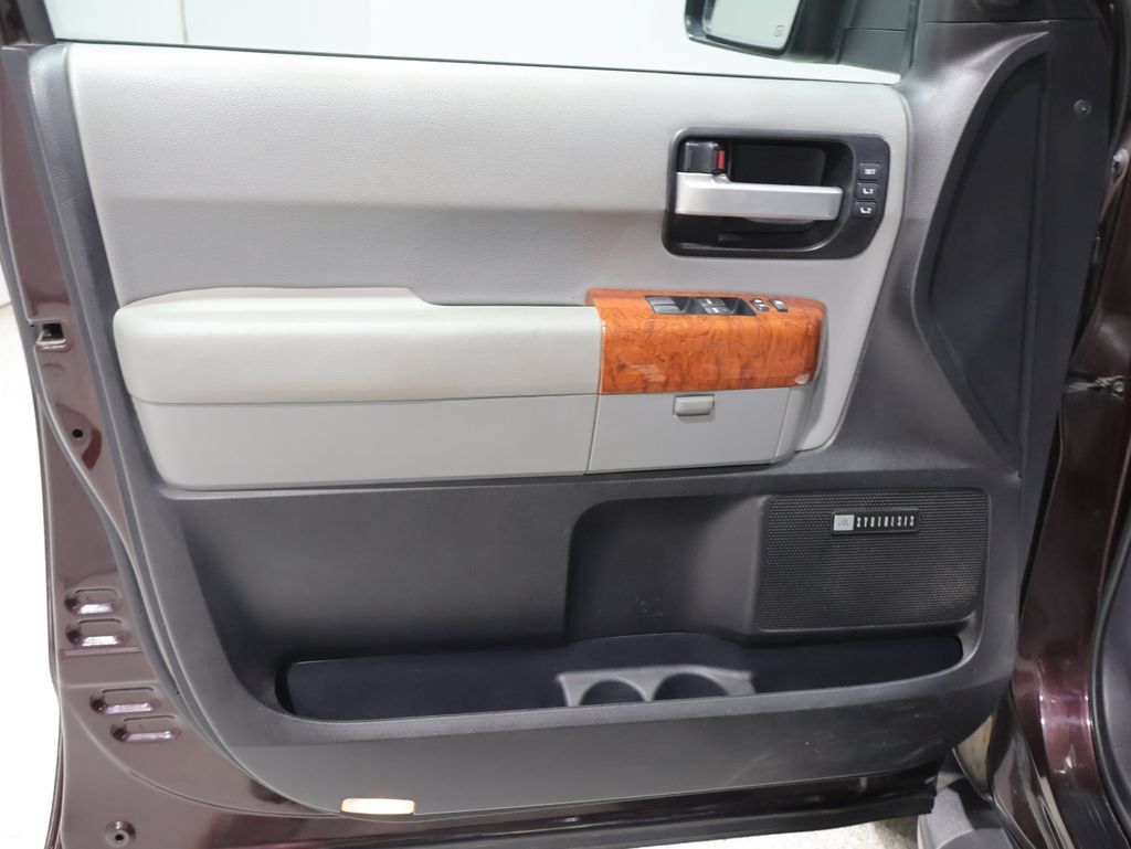 Used 2019 Toyota Sequoia Platinum AWD/4WD image 12