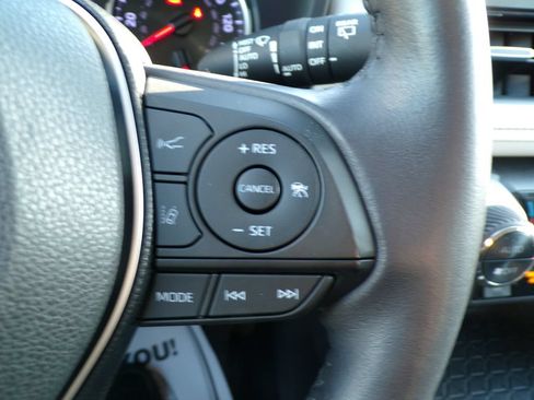 Used 2019 Toyota RAV4 XLE Premium w/ Cold Weather Package AWD/4WD image 32