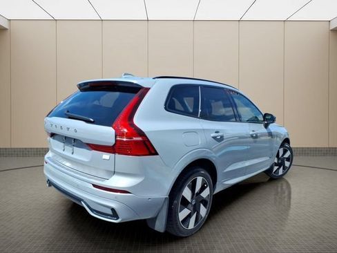 Used 2024 Volvo XC60 T8 Ultimate w/ Protection Package Premier AWD/4WD image 8