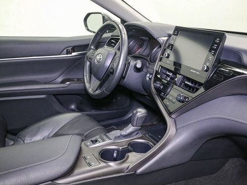 Used 2024 Toyota Camry XSE FWD image 18