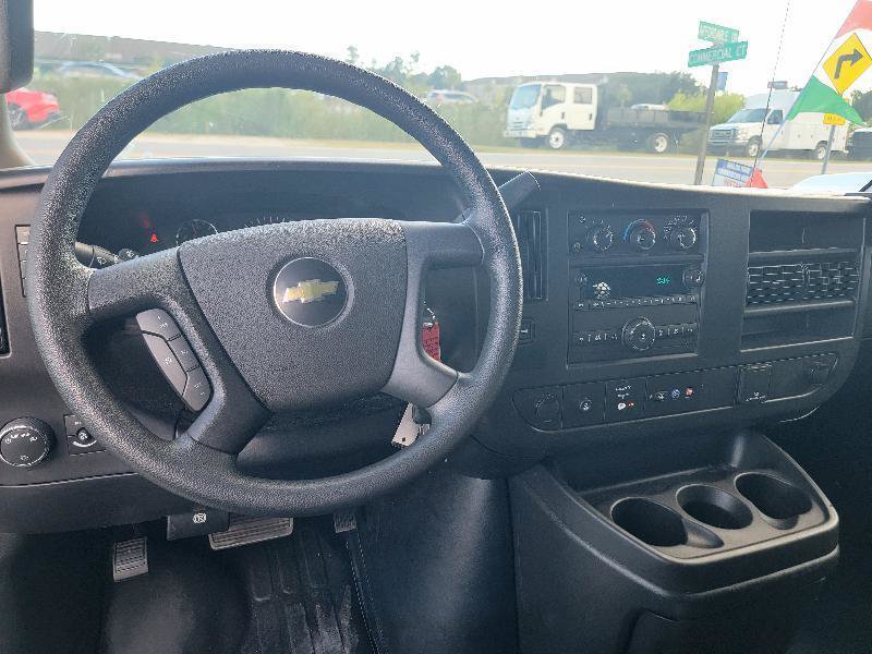 Used 2025 Chevrolet Express 2500 w/ Driver Convenience Package RWD image 3