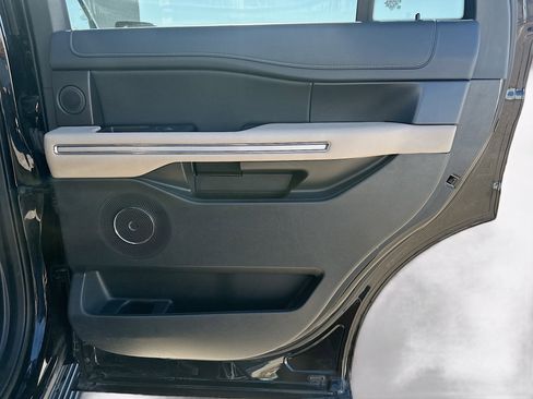 Used 2024 Ford Expedition Limited image 33