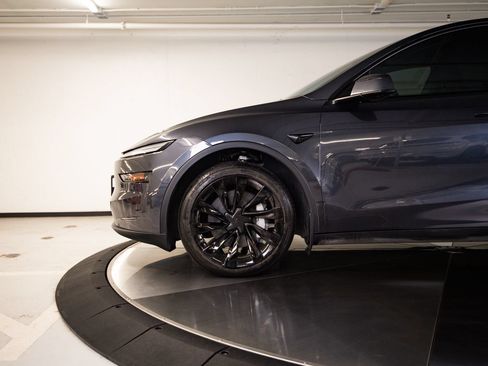 Used 2026 Tesla Model Y Long Range AWD/4WD image 11