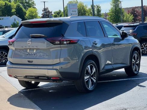 Used 2024 Nissan Rogue SL AWD/4WD image 46