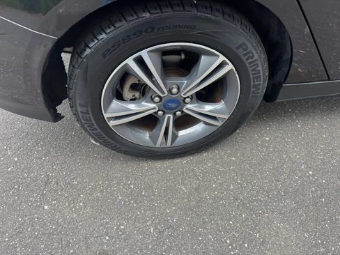 Used 2014 Ford Focus SE w/ SE Sport Package FWD image 12