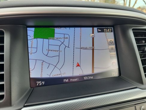 Used 2018 Nissan Pathfinder SL image 16