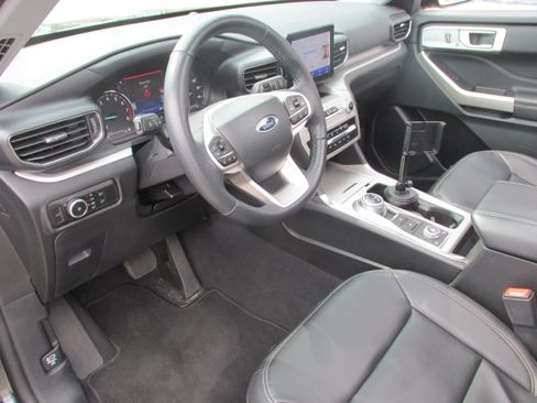 Used 2023 Ford Explorer XLT w/ Equipment Group 202A AWD/4WD image 24