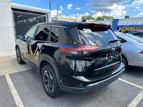Used 2025 Nissan Rogue SV FWD image 4