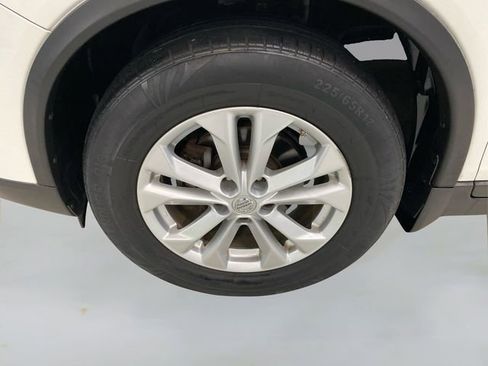 Used 2014 Nissan Rogue SV w/ SV Premium Package image 19