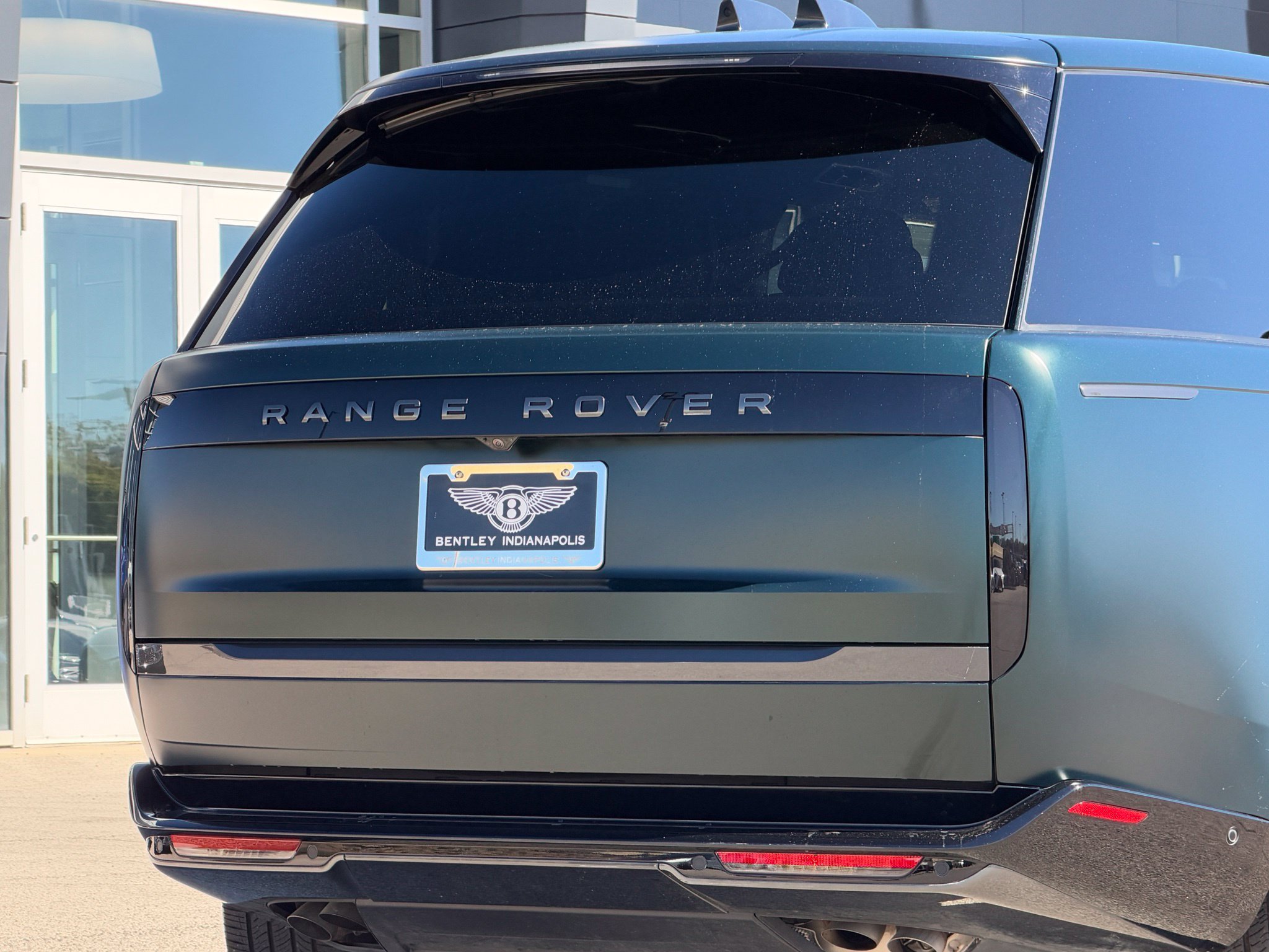 Used 2025 Land Rover Range Rover SE AWD/4WD image 8