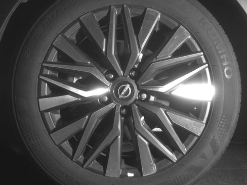 Used 2025 Nissan Altima 2.5 SV FWD image 12