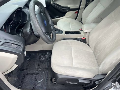 Used 2015 Ford Focus SE FWD image 9