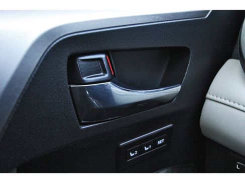 Used 2018 Toyota RAV4 Limited image 22