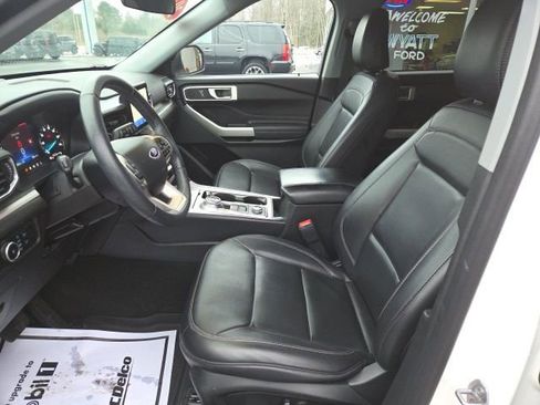 Used 2023 Ford Explorer XLT w/ Equipment Group 202A image 13
