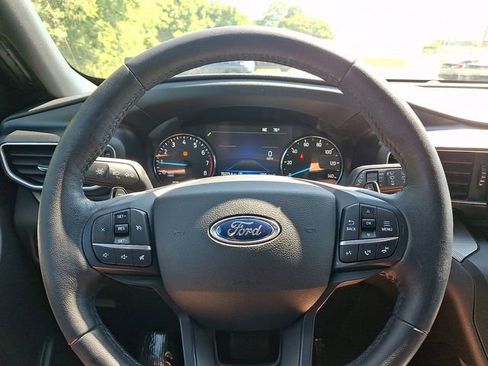 Used 2020 Ford Explorer XLT w/ Equipment Group 202A AWD/4WD image 18