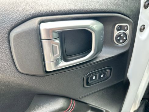 Used 2024 Jeep Wrangler Unlimited Rubicon AWD/4WD image 13