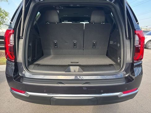 New 2025 GMC Yukon Elevation image 37