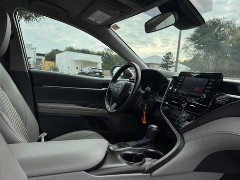 Used 2024 Toyota Camry SE image 31