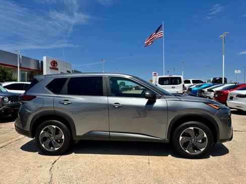 Used 2025 Nissan Rogue SV FWD image 8