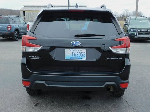 Used 2023 Subaru Forester Premium image 8