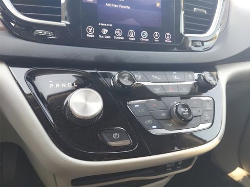 Used 2017 Chrysler Pacifica Touring-L Plus w/ Advanced Safetytec Group image 26