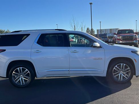 Certified 2023 Chevrolet Traverse High Country w/ LPO, Floor Liner Package image 4