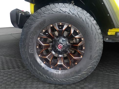 Used 2023 Jeep Gladiator Rubicon w/ Trailer Tow Package AWD/4WD image 23