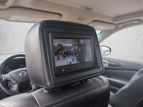 Used 2015 Nissan Pathfinder Platinum w/ Family Entertainment Package image 14