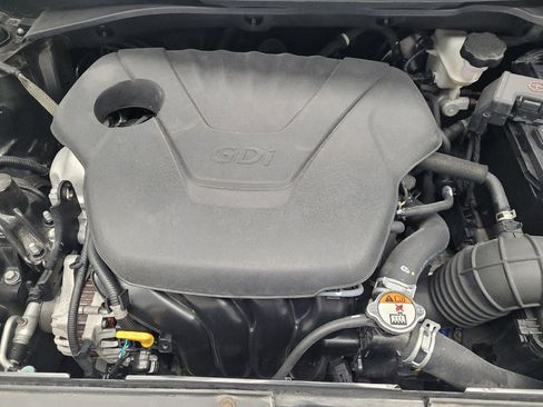 Used 2017 Hyundai Veloster Value Edition image 30