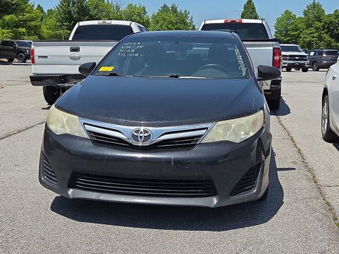 Used 2013 Toyota Camry LE FWD image 2