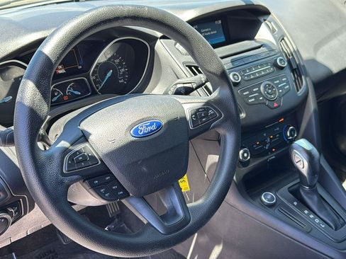 Used 2015 Ford Focus SE FWD image 19