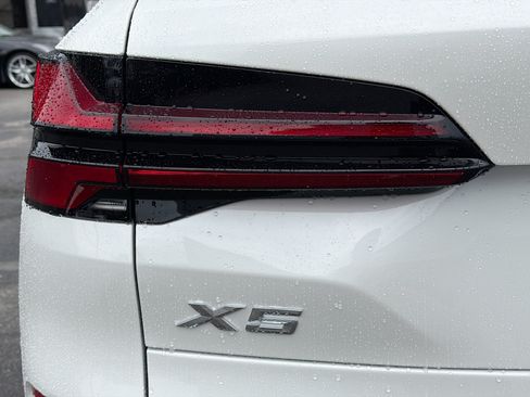 New 2026 BMW X5 xDrive50e w/ Executive Package AWD/4WD image 10