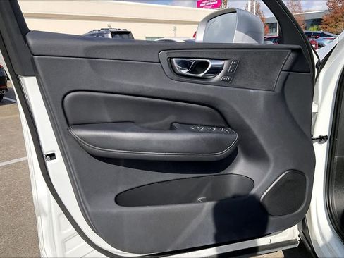 Used 2018 Volvo XC60 T5 R-Design w/ Convenience Package image 19