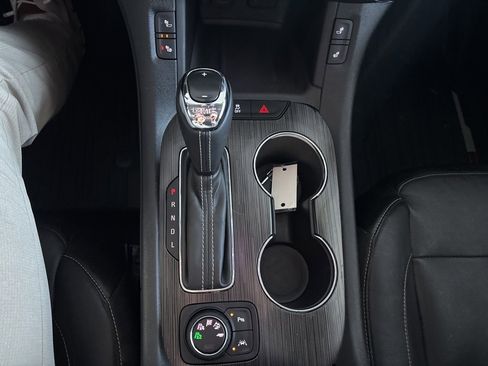 Used 2018 GMC Acadia SLT image 18