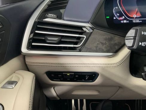 Used 2022 BMW X7 M50i w/ Dynamic Handling Package AWD/4WD image 21