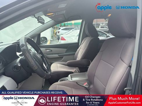 Used 2016 Honda Odyssey SE image 6