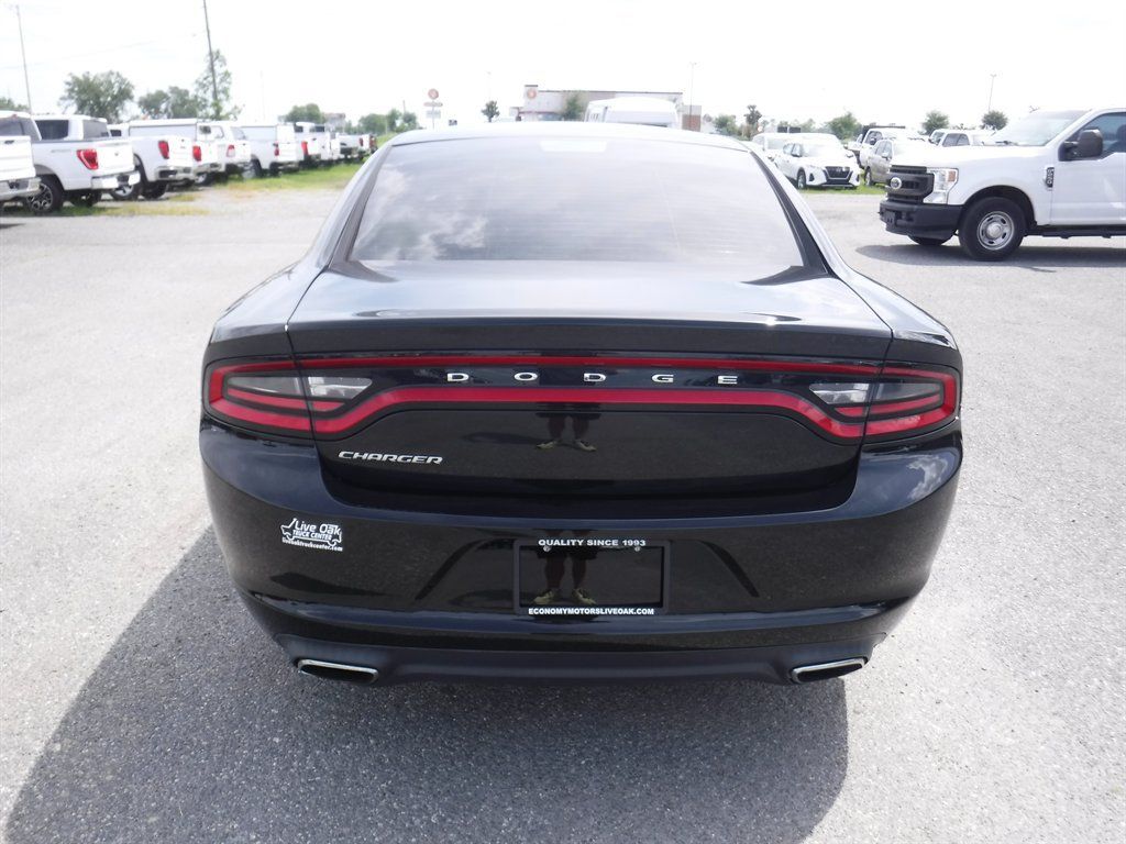 Used 2017 Dodge Charger SE RWD image 5
