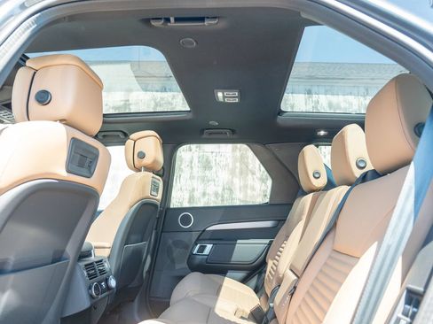 Certified 2025 Land Rover Discovery Dynamic SE AWD/4WD image 34