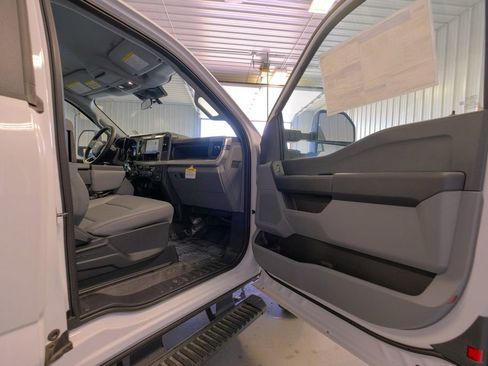New 2025 Ford F250 XL w/ XL Chrome Package image 19