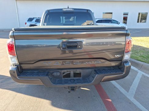 Used 2020 Toyota Tacoma TRD Sport image 5