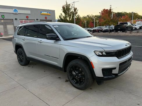 New 2025 Jeep Grand Cherokee L Altitude image 6