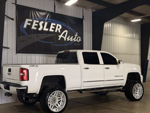 Used 2015 GMC Sierra 2500 Denali AWD/4WD image 18