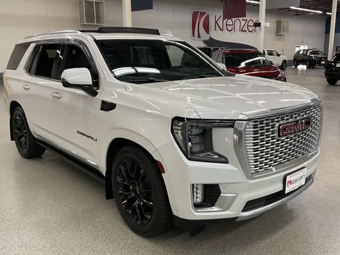 Used 2023 GMC Yukon Denali w/ Denali Reserve Package AWD/4WD image 3