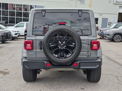 Used 2021 Jeep Wrangler Unlimited Sahara w/ Cold Weather Group AWD/4WD image 7