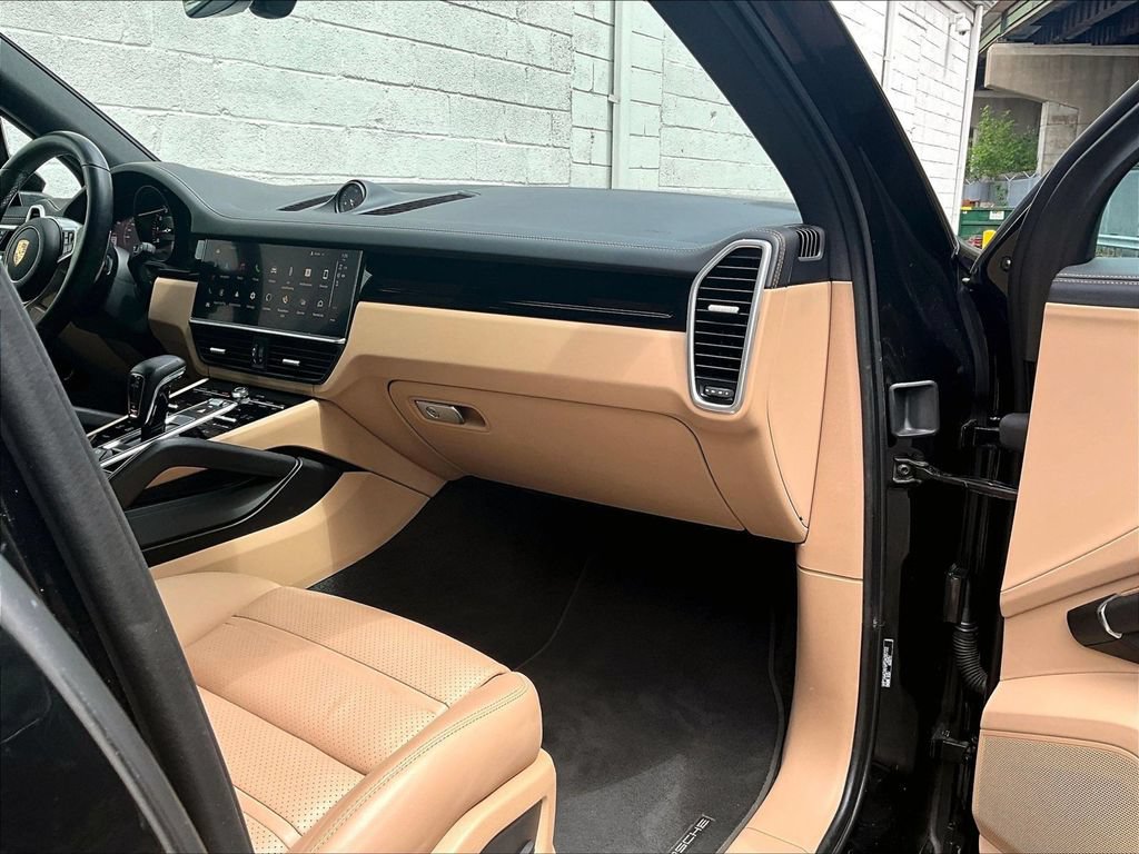 Certified 2023 Porsche Cayenne AWD/4WD image 19