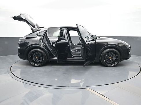 Certified 2022 Porsche Cayenne Turbo GT AWD/4WD image 34