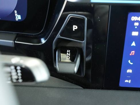 Certified 2025 Porsche Macan 4 Electric AWD/4WD image 18