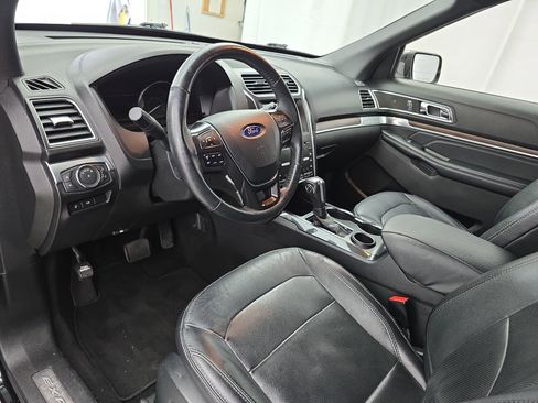 Used 2019 Ford Explorer Limited w/ Class III Trailer Tow Package image 17