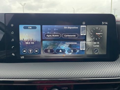 Used 2025 Nissan Kicks SR AWD/4WD image 19